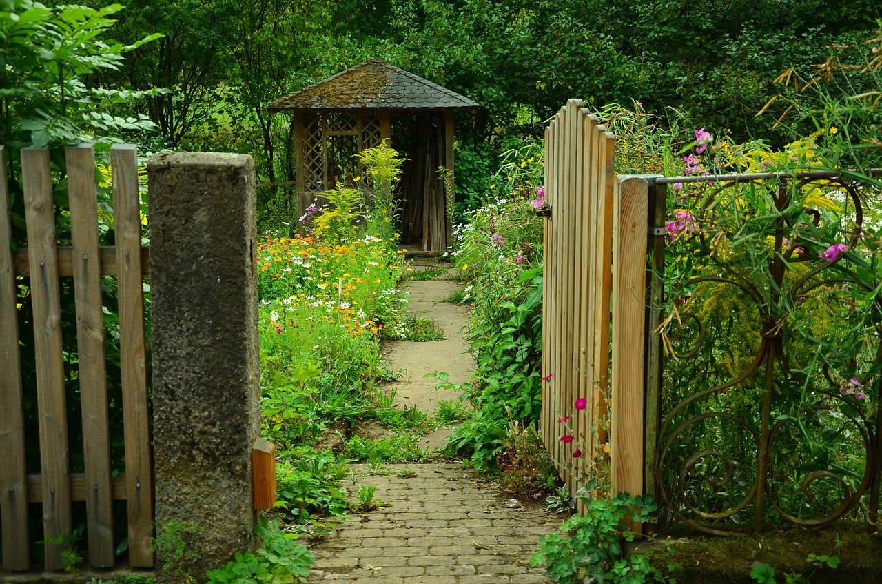 Penser à protéger votre jardin par une cloture. 